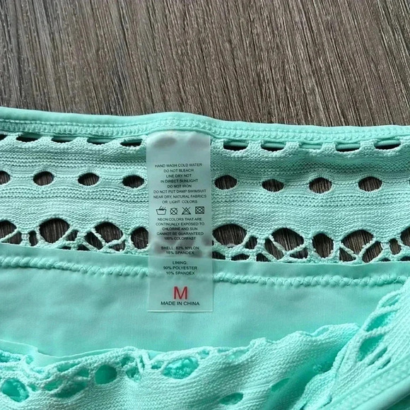 (19)NWOT  swimsuit - Picture 4 of 4